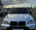 Серый БМВ Х5, объемом двигателя 3 л и пробегом 350 тыс. км за 12500 $, фото 1 на Automoto.ua