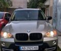 Серый БМВ Х5, объемом двигателя 3 л и пробегом 380 тыс. км за 12000 $, фото 1 на Automoto.ua