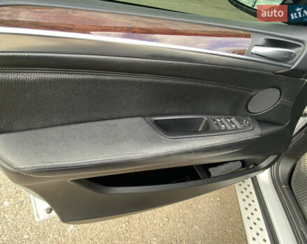 Серый БМВ Х5, объемом двигателя 3 л и пробегом 237 тыс. км за 13700 $, фото 32 на Automoto.ua