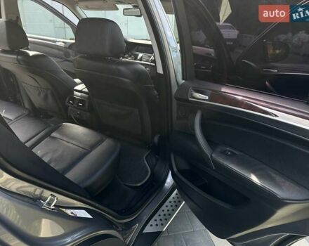 Серый БМВ Х5, объемом двигателя 3 л и пробегом 307 тыс. км за 15900 $, фото 11 на Automoto.ua