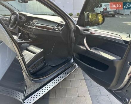 Серый БМВ Х5, объемом двигателя 3 л и пробегом 307 тыс. км за 15900 $, фото 12 на Automoto.ua