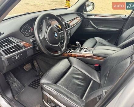 Серый БМВ Х5, объемом двигателя 3 л и пробегом 330 тыс. км за 12850 $, фото 8 на Automoto.ua
