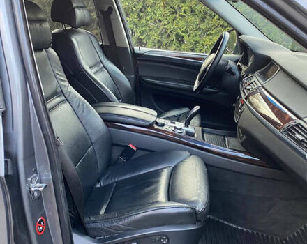 Серый БМВ Х5, объемом двигателя 3 л и пробегом 375 тыс. км за 11200 $, фото 43 на Automoto.ua
