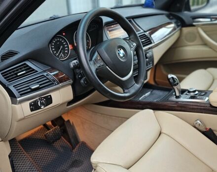 БМВ Х5 2007 в Хусте на Automoto.ua Серый БМВ Х5, объемом двигателя 3 л и пробегом 291 тыс. км за 12700 $, фото 8 на Automoto.ua