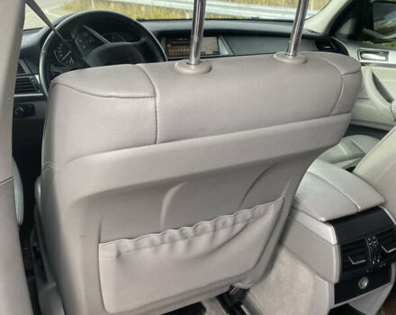 Серый БМВ Х5, объемом двигателя 3 л и пробегом 348 тыс. км за 16800 $, фото 23 на Automoto.ua