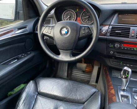 Серый БМВ Х5, объемом двигателя 3 л и пробегом 375 тыс. км за 11200 $, фото 34 на Automoto.ua