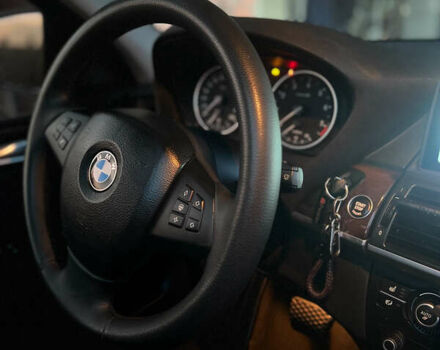 Серый БМВ Х5, объемом двигателя 3 л и пробегом 305 тыс. км за 14115 $, фото 18 на Automoto.ua