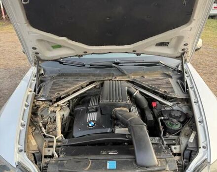 Серый БМВ Х5, объемом двигателя 3 л и пробегом 275 тыс. км за 10000 $, фото 4 на Automoto.ua