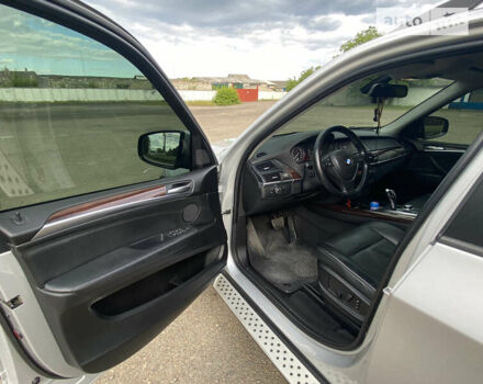 Серый БМВ Х5, объемом двигателя 3 л и пробегом 237 тыс. км за 13700 $, фото 27 на Automoto.ua