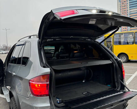 Серый БМВ Х5, объемом двигателя 4.8 л и пробегом 333 тыс. км за 11200 $, фото 4 на Automoto.ua