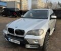 Серый БМВ Х5, объемом двигателя 3 л и пробегом 275 тыс. км за 10000 $, фото 1 на Automoto.ua