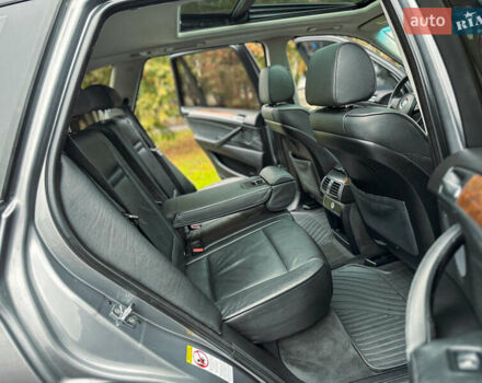 Серый БМВ Х5, объемом двигателя 3 л и пробегом 359 тыс. км за 9999 $, фото 10 на Automoto.ua