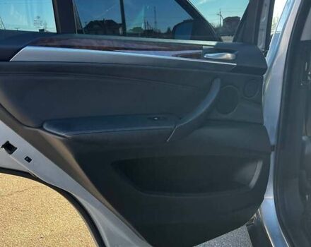 Серый БМВ Х5, объемом двигателя 3 л и пробегом 350 тыс. км за 12000 $, фото 8 на Automoto.ua