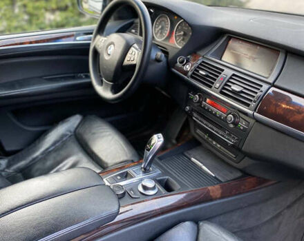 Серый БМВ Х5, объемом двигателя 3 л и пробегом 375 тыс. км за 11200 $, фото 39 на Automoto.ua