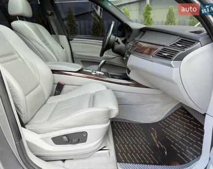 Серый БМВ Х5, объемом двигателя 3 л и пробегом 160 тыс. км за 12500 $, фото 21 на Automoto.ua