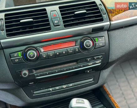 Серый БМВ Х5, объемом двигателя 3 л и пробегом 359 тыс. км за 9999 $, фото 15 на Automoto.ua