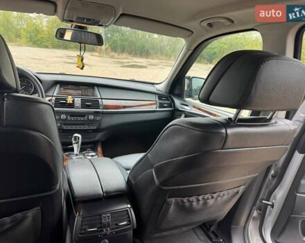 Серый БМВ Х5, объемом двигателя 3 л и пробегом 330 тыс. км за 12850 $, фото 11 на Automoto.ua
