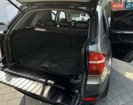 Серый БМВ Х5, объемом двигателя 3 л и пробегом 307 тыс. км за 15900 $, фото 10 на Automoto.ua