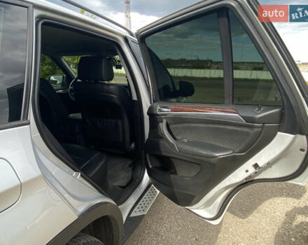 Серый БМВ Х5, объемом двигателя 3 л и пробегом 237 тыс. км за 13700 $, фото 16 на Automoto.ua