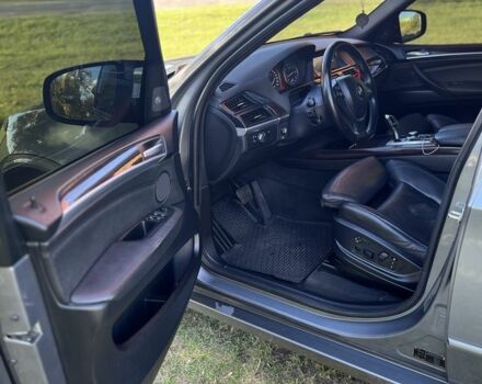 Серый БМВ Х5, объемом двигателя 4.8 л и пробегом 197 тыс. км за 12000 $, фото 9 на Automoto.ua