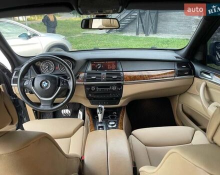БМВ Х5 2008 в Чернигове на Automoto.ua Серый БМВ Х5, объемом двигателя 3 л и пробегом 428 тыс. км за 13800 $, фото 12 на Automoto.ua