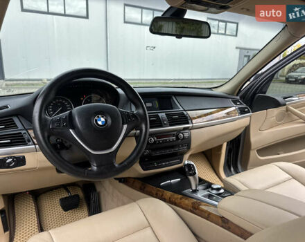 Серый БМВ Х5, объемом двигателя 3 л и пробегом 283 тыс. км за 13950 $, фото 59 на Automoto.ua