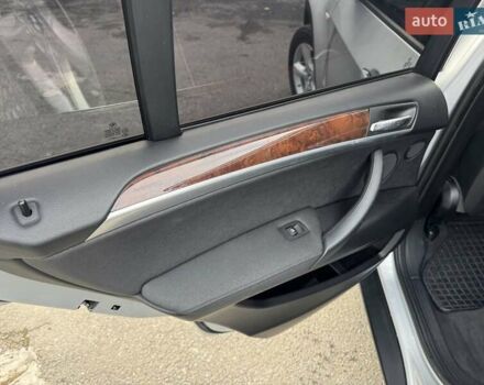Сірий БМВ Х5, об'ємом двигуна 3 л та пробігом 240 тис. км за 10900 $, фото 53 на Automoto.ua