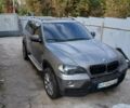 Серый БМВ Х5, объемом двигателя 3 л и пробегом 300 тыс. км за 11000 $, фото 1 на Automoto.ua