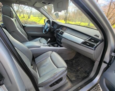 Серый БМВ Х5, объемом двигателя 3 л и пробегом 358 тыс. км за 6800 $, фото 1 на Automoto.ua