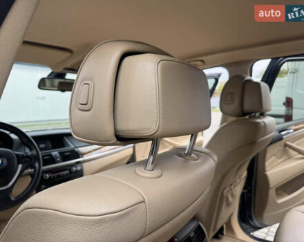 Серый БМВ Х5, объемом двигателя 3 л и пробегом 283 тыс. км за 13950 $, фото 32 на Automoto.ua