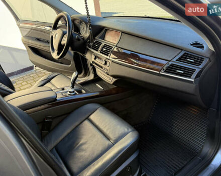 Сірий БМВ Х5, об'ємом двигуна 3 л та пробігом 260 тис. км за 11700 $, фото 46 на Automoto.ua