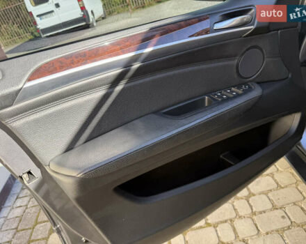 Сірий БМВ Х5, об'ємом двигуна 3 л та пробігом 260 тис. км за 11700 $, фото 40 на Automoto.ua