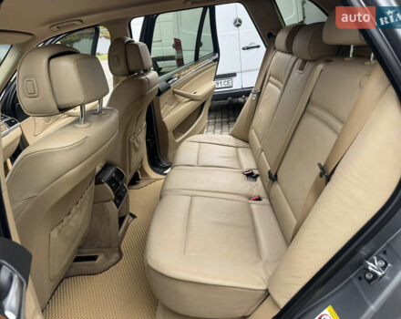 Серый БМВ Х5, объемом двигателя 3 л и пробегом 283 тыс. км за 13950 $, фото 28 на Automoto.ua