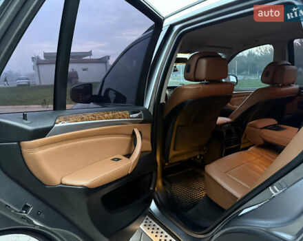 Серый БМВ Х5, объемом двигателя 3 л и пробегом 254 тыс. км за 13999 $, фото 24 на Automoto.ua