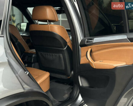 Серый БМВ Х5, объемом двигателя 3 л и пробегом 360 тыс. км за 15750 $, фото 45 на Automoto.ua