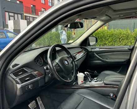 Серый БМВ Х5, объемом двигателя 3 л и пробегом 300 тыс. км за 12300 $, фото 4 на Automoto.ua
