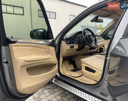Серый БМВ Х5, объемом двигателя 3 л и пробегом 283 тыс. км за 13950 $, фото 33 на Automoto.ua