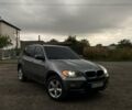 Серый БМВ Х5, объемом двигателя 3 л и пробегом 320 тыс. км за 9500 $, фото 1 на Automoto.ua