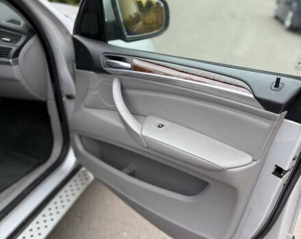 Серый БМВ Х5, объемом двигателя 3 л и пробегом 223 тыс. км за 13499 $, фото 32 на Automoto.ua