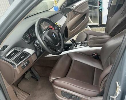 Серый БМВ Х5, объемом двигателя 3 л и пробегом 370 тыс. км за 15800 $, фото 12 на Automoto.ua