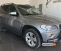Серый БМВ Х5, объемом двигателя 3 л и пробегом 212 тыс. км за 15000 $, фото 1 на Automoto.ua