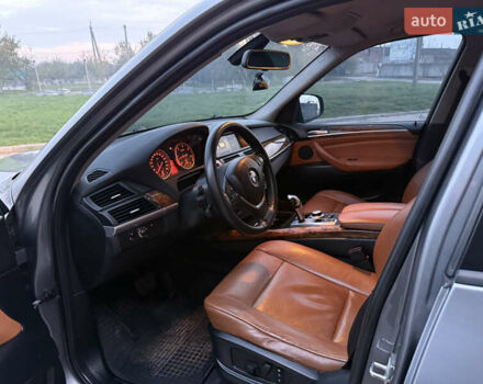 Серый БМВ Х5, объемом двигателя 3 л и пробегом 254 тыс. км за 13999 $, фото 22 на Automoto.ua