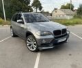 Серый БМВ Х5, объемом двигателя 3 л и пробегом 428 тыс. км за 13800 $, фото 1 на Automoto.ua
