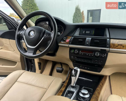 Серый БМВ Х5, объемом двигателя 3 л и пробегом 283 тыс. км за 13950 $, фото 58 на Automoto.ua