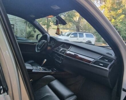 Серый БМВ Х5, объемом двигателя 3 л и пробегом 370 тыс. км за 8900 $, фото 2 на Automoto.ua