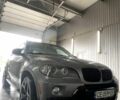 Серый БМВ Х5, объемом двигателя 3 л и пробегом 275 тыс. км за 12986 $, фото 1 на Automoto.ua