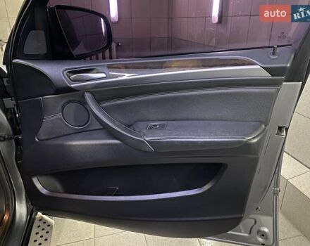 Серый БМВ Х5, объемом двигателя 3 л и пробегом 200 тыс. км за 13999 $, фото 25 на Automoto.ua