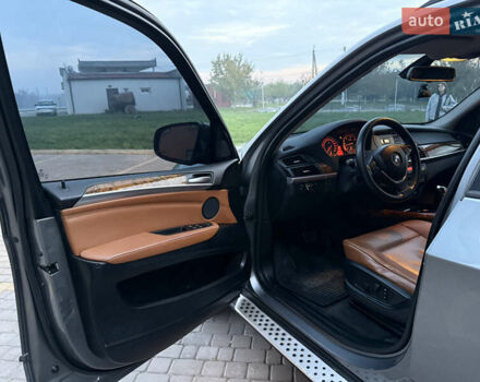 Серый БМВ Х5, объемом двигателя 3 л и пробегом 254 тыс. км за 13999 $, фото 21 на Automoto.ua