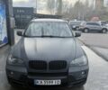 Серый БМВ Х5, объемом двигателя 3 л и пробегом 370 тыс. км за 15800 $, фото 1 на Automoto.ua