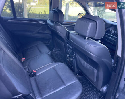 Серый БМВ Х5, объемом двигателя 3 л и пробегом 335 тыс. км за 10900 $, фото 12 на Automoto.ua